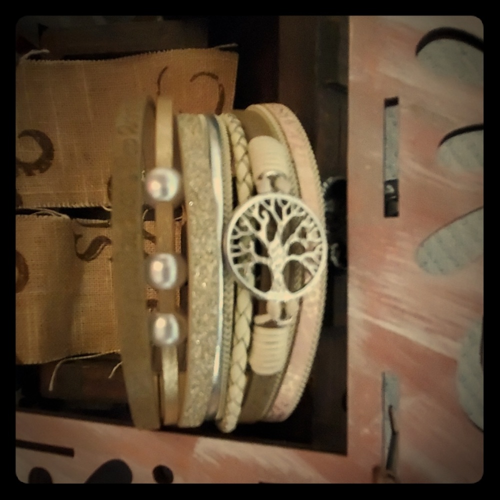 Magnet clasp bracelet
